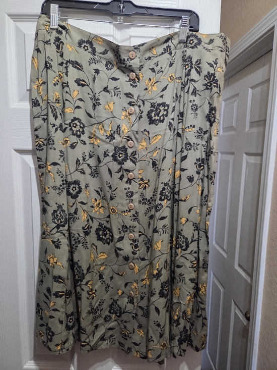 Sag Harbor Dresses & Skirts - Sag Harbor Olive Green Midi Skirt with Mustard and Black Floral Print